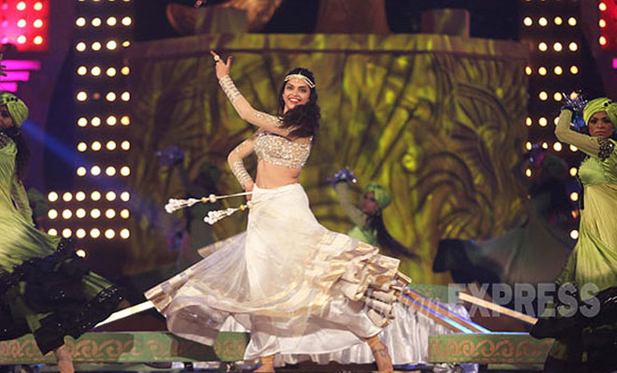 Deepika padukone white ramleela lehenga